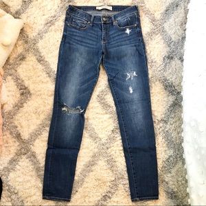 NWOT Women’s Abercrombie & Fitch ripped  jeans